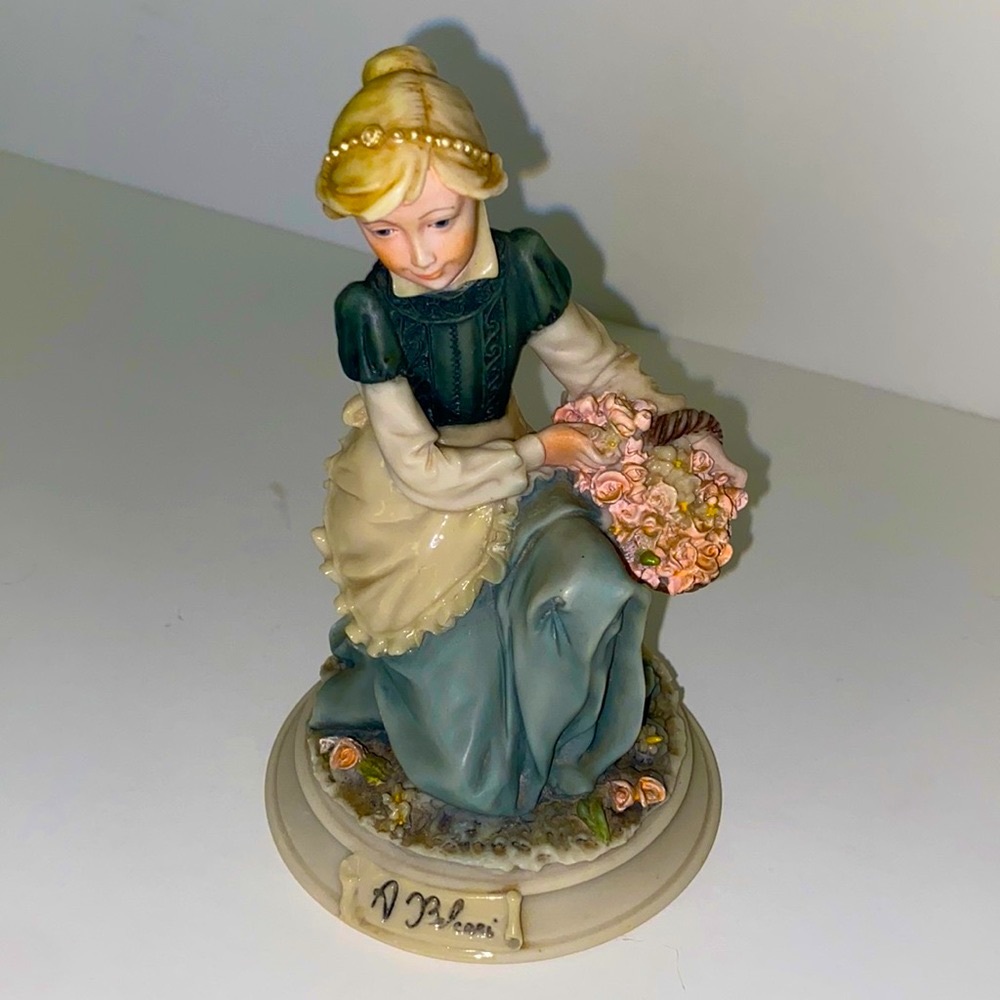 A Belcari fine porcelain “Dear 1987” Made in Italy